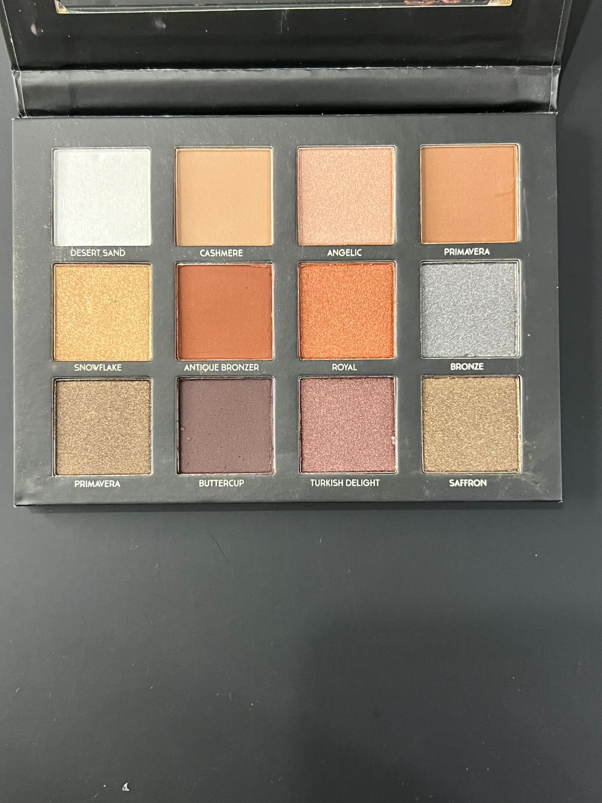 TRUE HEART - 12 EYESHADOW PALETTE
