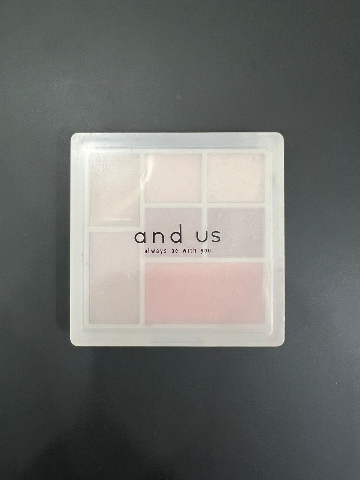 and us - Eyeshadow Palette
